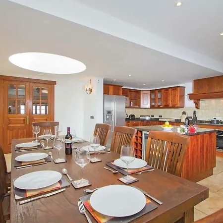 Playa Blanca Sleeps 10 Pool Air Con Wifi Villa